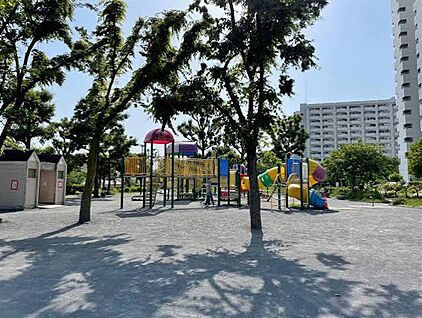 緑道公園 300ｍ(徒歩4分)