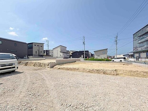完成に向けて現在建築工事中です☆土日・平日を問わず毎日モデルハウスにて物件説明会を開催中☆お気軽にお問い合わせ下さい☆

