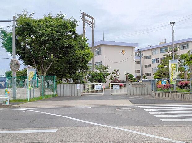 知立市立竜北中学校（約1,700m）