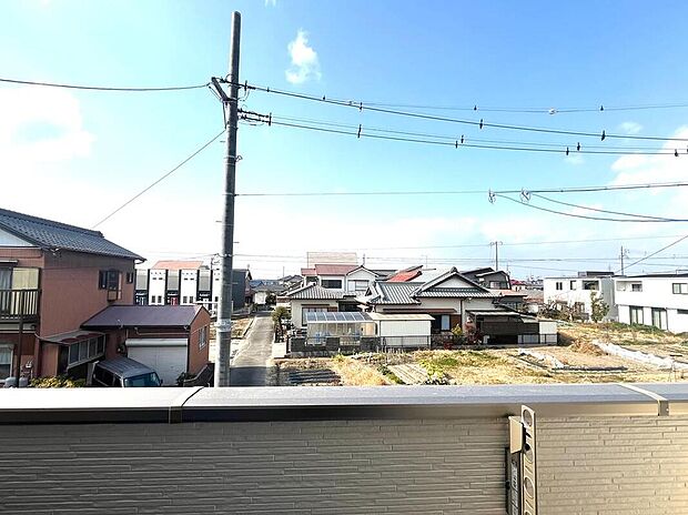【住戸からの眺望写真】目の前には高い建物のないので、青い空が大きく感じますね♪ぜひ現地にて実際の眺望をご確認下さい♪
