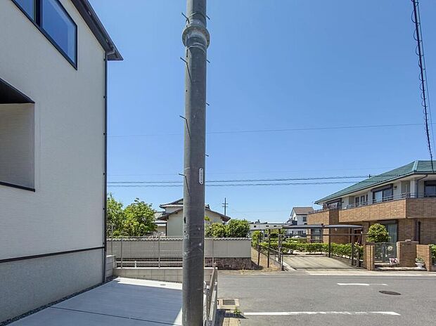 【前面道路含む現地写真】本日内覧できます♪角地で風通しが良く日当たり良好です。