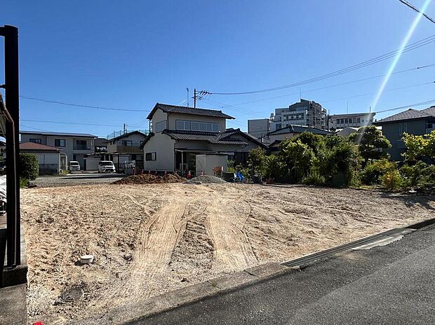 【現地外観写真】飯田グループ物件のご案内は、グループ物件の契約件数７年連続ナンバー１の我々にお任せください☆R東海道本線「共和」駅まで徒歩２７分！