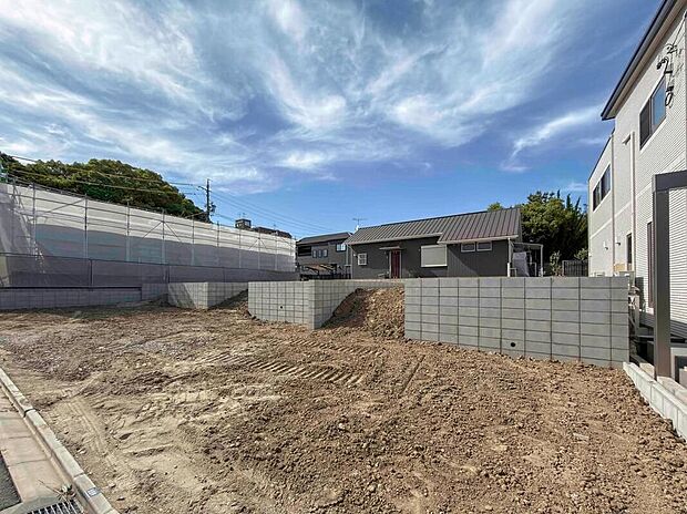 【現地外観写真】建築中のためモデルハウスで構造説明会を開催しております☆設備や構造などご説明いたします！お気軽にお問い合わせください♪