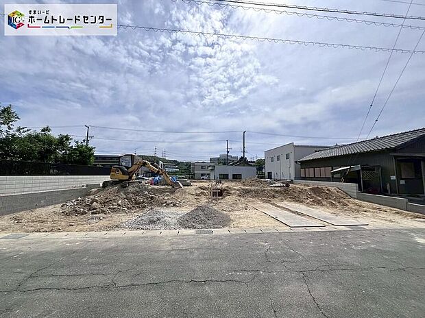 【現地外観写真】完成に向けて現在建築工事中です☆土日・平日を問わず毎日モデルハウスにて物件説明会を開催中☆お気軽にお問い合わせ下さい☆