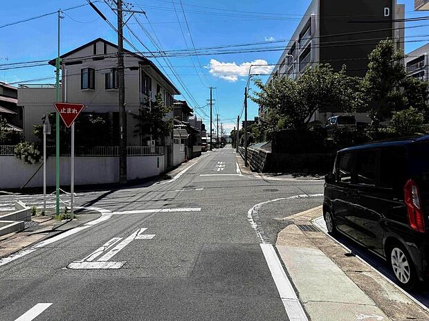 【前面道路含む現地写真】閑静な住宅街でのびのび子育てできる住環境です♪