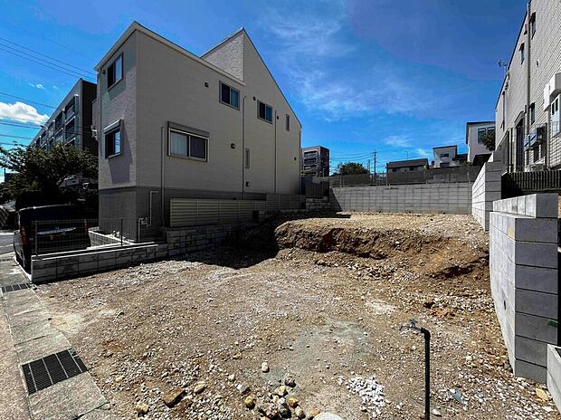 【現地外観写真】住宅の構造や設備仕様・完成イメージなどのご質問はいつでもお気軽にお問い合わせ下さいませ☆資料もお送りいたします♪