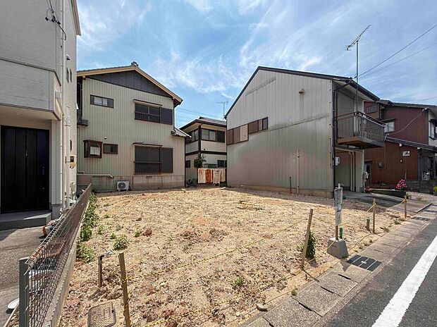 【現地外観写真】住宅の構造や設備仕様・完成イメージなどのご質問はいつでもお気軽にお問い合わせ下さいませ☆資料もお送りいたします♪
