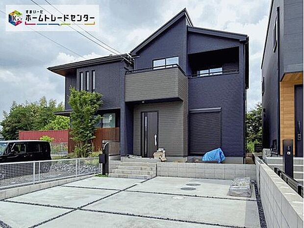 【 現地外観写真】落ち着いた色合いが上質感を演出する、洗練された住まい。
