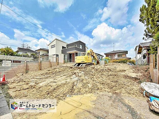 【現地外観写真】一戸建ての大きなメリットは、「自分の土地」を自由に使えること。好きなペットが飼えるほか、ガーデニングやＤＩＹ、車やバイクの手入れなど様々な趣味を楽しめます♪