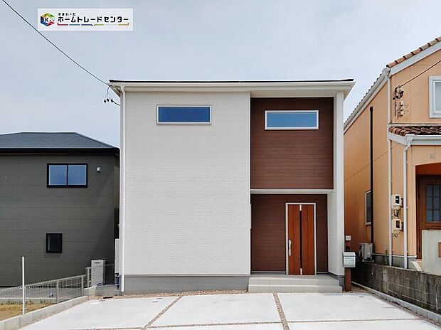 【現地外観写真】堂々完成いたしました！ぜひ現地にて、実際の建物・街並み・陽当たり等ご確認下さい♪お気軽にお問い合わせください☆