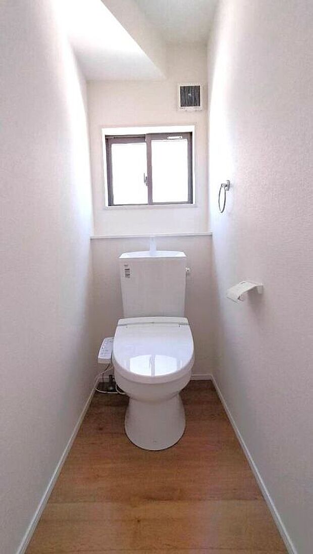 【トイレ(1階)】2か所にトイレがあり、来客時での使い分けも可能です