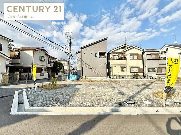 土曜日・日曜日はもちろん平日のご案内も可能です。
お気軽にお問い合わせください。
