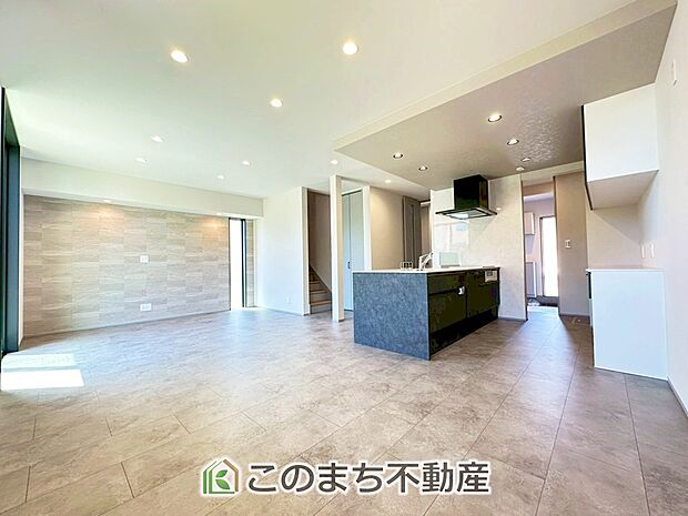 時間のゆとりと空間、暖かな陽光がもたらす光と風を独占してください。新しい暮らしが始まります。 