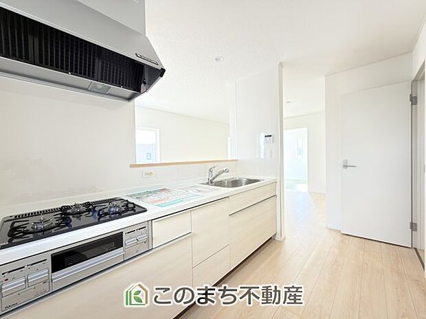人気の対面式キッチン☆料理をしながらご家族とコミュニケーションが取れます♪
