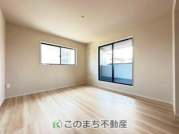 柔らかい陽光が差し込む明るいお部屋を演出する設計。彩光の取れる窓が気持ちの良いお部屋を創り上げます。 