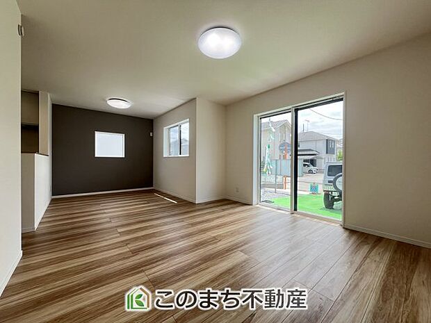 オープンでのびやかな空間を生み出す、こだわりの広がりとゆとり。家族と過ごす時間を大切にしたい方にぴったりの明るくゆとりある住空間です。