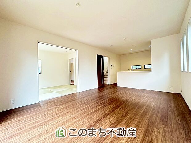 オープンでのびやかな空間を生み出す、こだわりの広がりとゆとり。家族と過ごす時間を大切にしたい方にぴったりの明るくゆとりある住空間です。