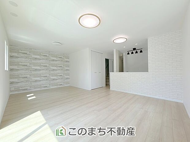 ■いこいの空間■ くつろぎを愉しむリビングルームは憩いの場となります。リビングとダイニングの空間機能を活かし、 巧みに使い分ける発想が、ライフスタイルに新しいゆとりをもたらします。