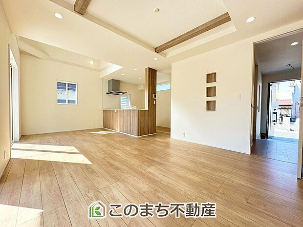 時間のゆとりと空間、暖かな陽光がもたらす光と風を独占してください。新しい暮らしが始まります。