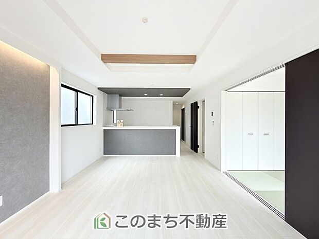 日当たりのいい広い開放的なリビングございます。