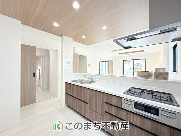 人気の対面式キッチン☆料理をしながらご家族とコミュニケーションが取れます♪