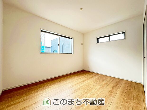 居室のサッシにはペアガラスを採用しております。高い断熱性による省エネと結露対策に有効です。