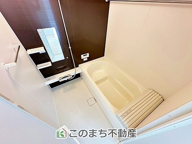 ゆったりと入れるフルオートバスはお子様との団らんバスタイムが楽しめます♪ 足を伸ばしてゆったりくつろげる１坪バスルームです☆