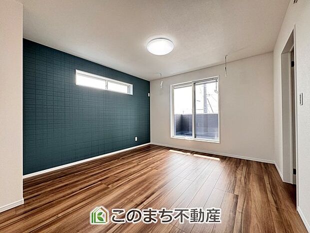 南向きで陽当たりの良い洋室♪風通しもよく快適です☆