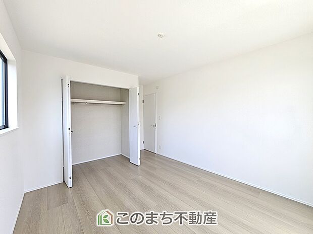 【洋室】南向きで陽当たりの良い洋室♪風通しもよく快適です☆