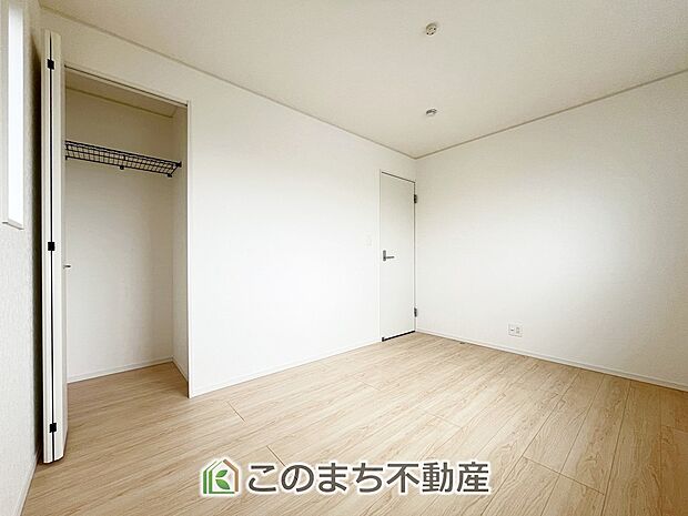 【洋室】南向きで陽当たりの良い洋室♪風通しもよく快適です☆