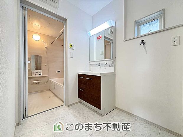 【洗面】シャンプードレッサーで朝の身支度♪伸びるホースでお掃除も簡単清潔です！