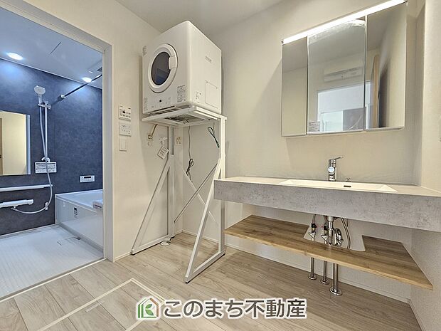【洗面】シャンプードレッサーで朝の身支度♪伸びるホースでお掃除も簡単清潔です！