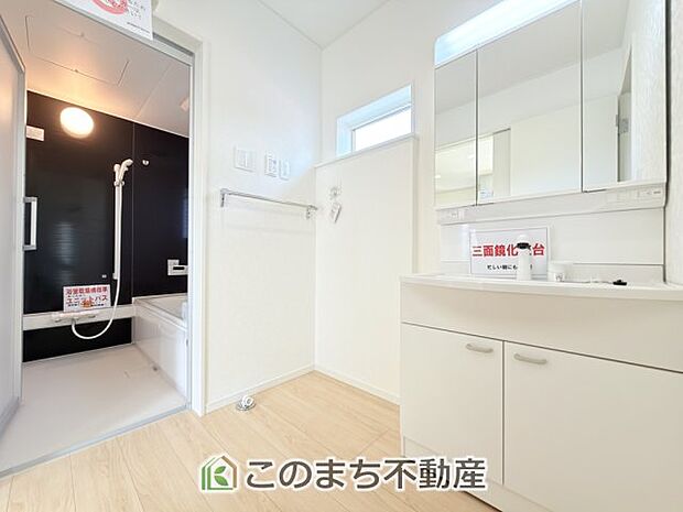 【洗面】シャンプードレッサーで朝の身支度♪伸びるホースでお掃除も簡単清潔です！