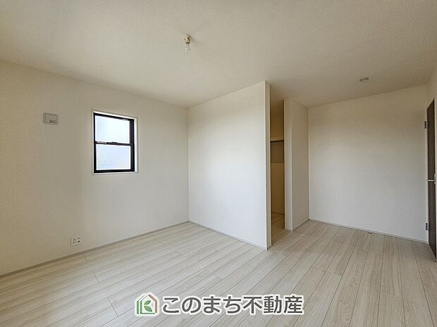 【洋室】南向きで陽当たりの良い洋室♪風通しもよく快適です☆