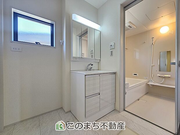 【洗面】シャンプードレッサーで朝の身支度♪伸びるホースでお掃除も簡単清潔です！