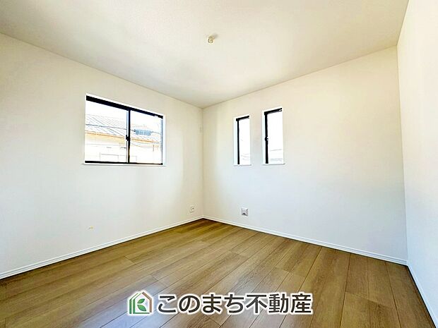 【洋室】一人ひとりの大切なプライベート空間。ゆとりある広さで、一人の時間をゆったりと過ごせる安らぐお部屋になるはずです。 