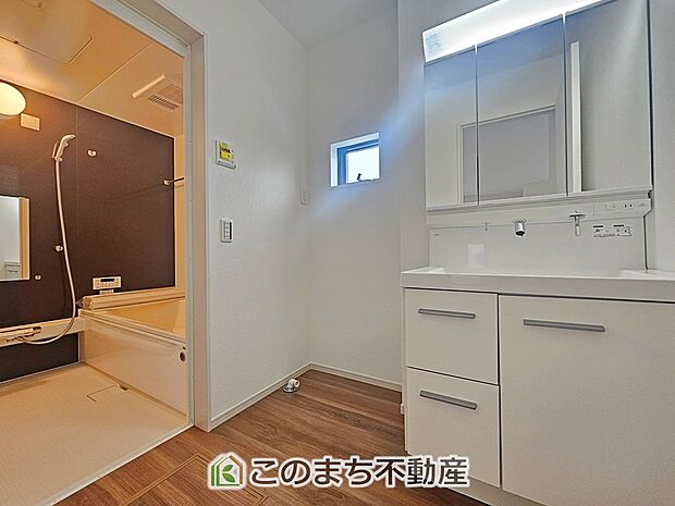 【洗面】シャンプードレッサーで朝の身支度♪伸びるホースでお掃除も簡単清潔です！