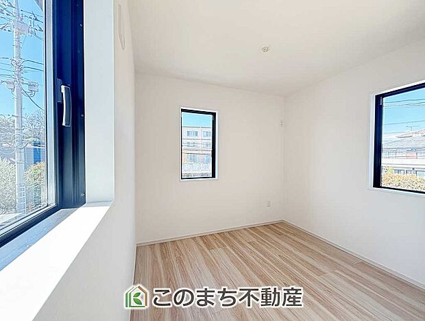 【洋室】南向きで陽当たりの良い洋室♪風通しもよく快適です☆