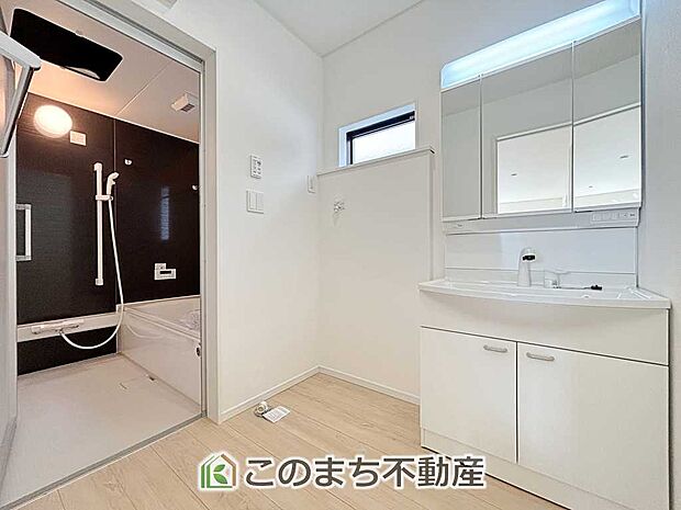 【洗面】シャンプードレッサーで朝の身支度♪伸びるホースでお掃除も簡単清潔です！