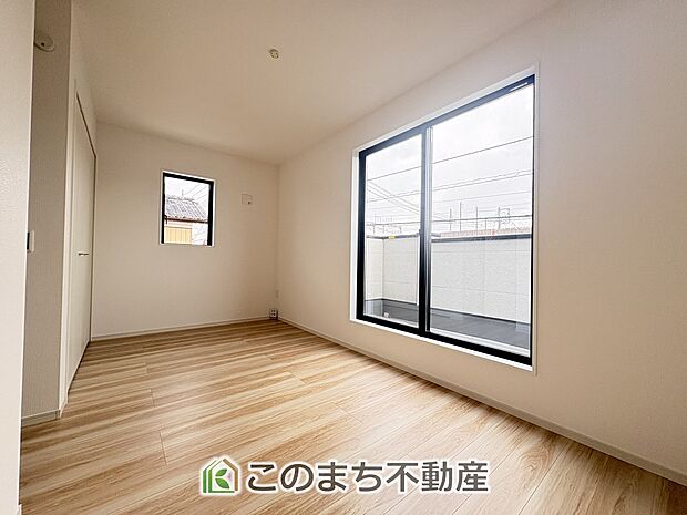 【洋室】南向きで陽当たりの良い洋室♪風通しもよく快適です☆