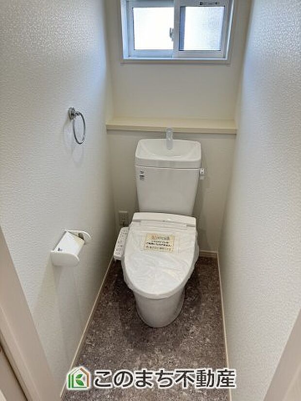 【トイレ】同社施工物件の写真です。※建具やフローリング、その他仕様が違う場合がございます。