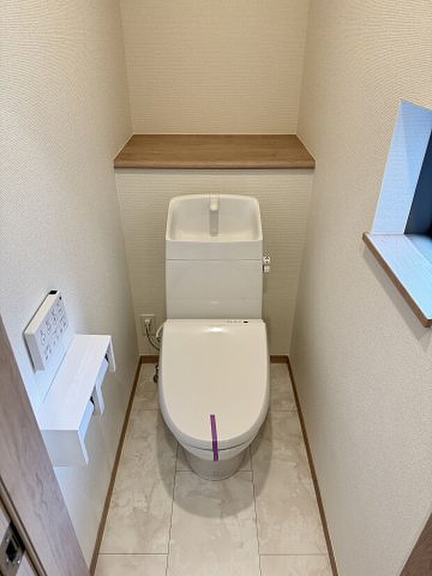 【トイレ】同社施工物件の写真です。※建具やフローリング、その他仕様が違う場合がございます。
