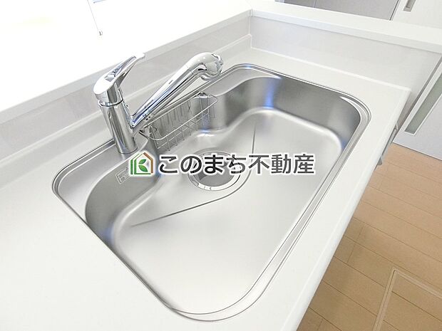 【キッチン】同社施工物件の写真です。※建具やフローリング、その他仕様が違う場合がございます。