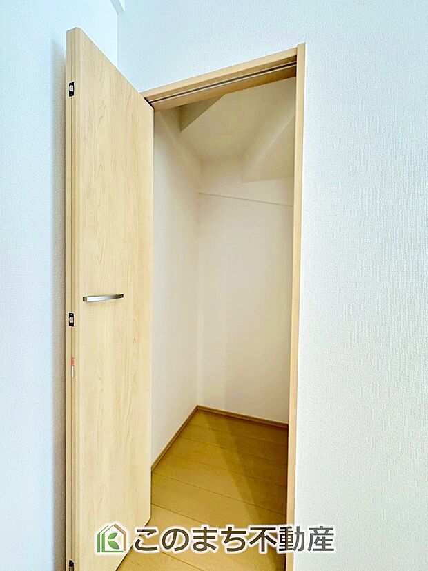 【収納】キッチンにはパントリーも完備しております♪