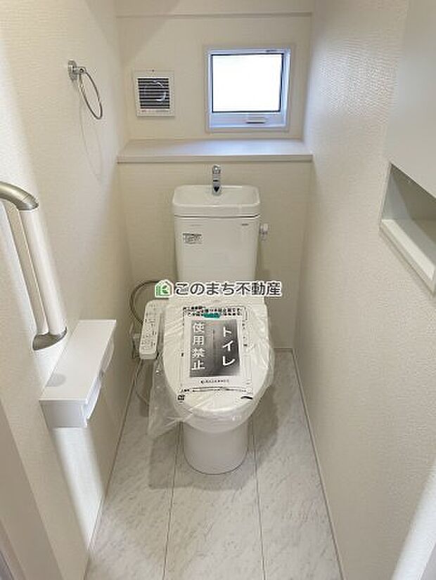 【トイレ】同社施工物件の写真です。※建具やフローリング、その他仕様が違う場合がございます。