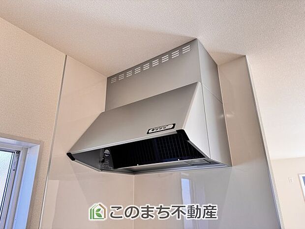 【キッチン】お料理の匂いもスッキリ♪シンプルデザインで掃除も簡単?