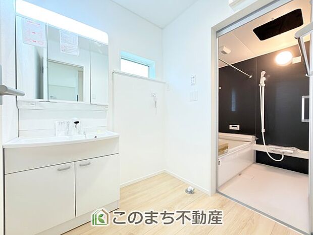 【洗面】シャンプードレッサーで朝の身支度♪伸びるホースでお掃除も簡単清潔です!