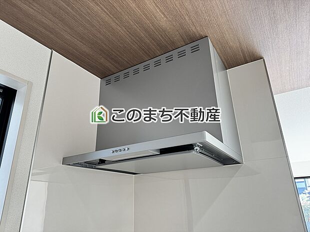 【キッチン】お料理の匂いもスッキリ♪シンプルデザインで掃除も簡単?