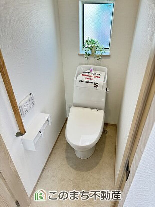 【トイレ】同社施工物件の写真です。※建具やフローリング、その他仕様が違う場合がございます。