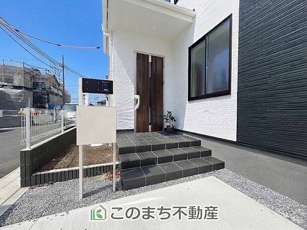 【玄関】スタイリッシュな玄関スペース